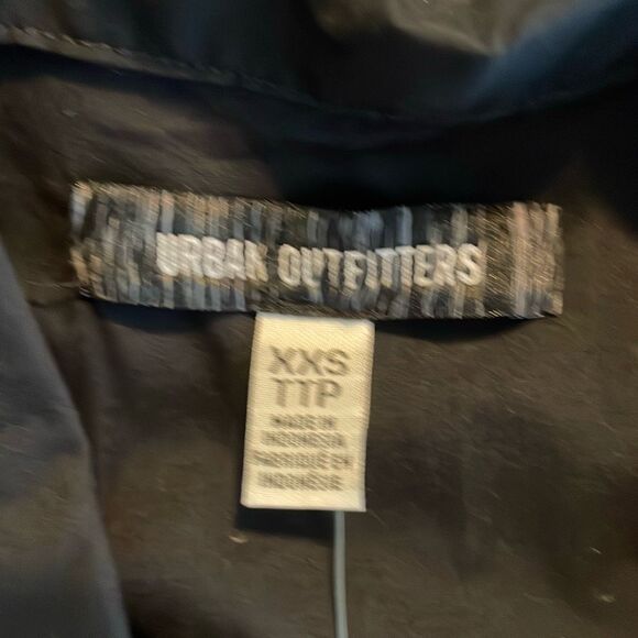 Urban Outfitters Party Girl Cotton-Blend Button Down Sleeveless Shirt Black XXS - Picture 5 of 8